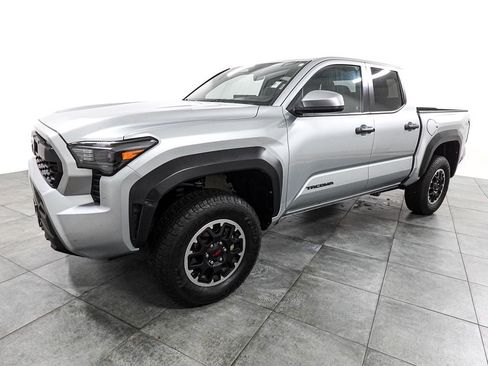 Used 2024 Toyota Tacoma TRD Off-Road AWD/4WD image 4
