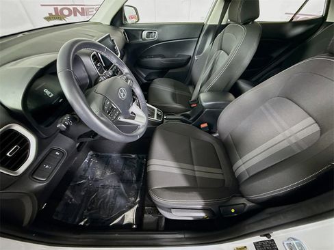 Certified 2025 Hyundai Venue SEL image 25