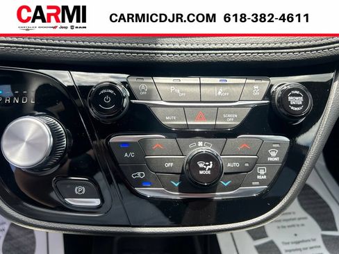 New 2027 Chrysler Pacifica Select FWD image 22
