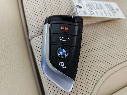 New 2025 BMW 330i xDrive Sedan w/ Premium Package image 37