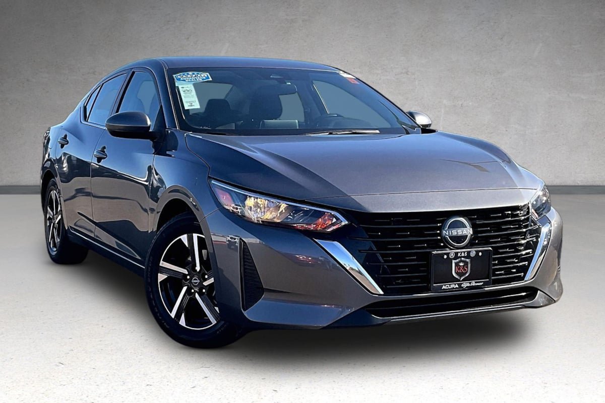 Used 2025 Nissan Sentra SV FWD image 2