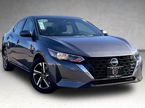 Used 2025 Nissan Sentra SV FWD image 2