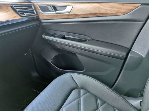 Certified 2025 Volkswagen Atlas SE FWD image 14