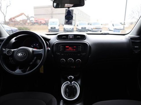 Used 2016 Kia Soul Base 4dr Crossover 6M image 14