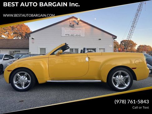 Used 2004 Chevrolet SSR w/ Preferred Equipment Group RWD image 1