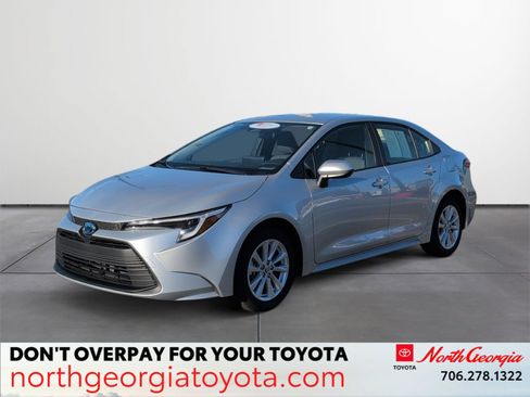 Certified 2025 Toyota Corolla LE image 1