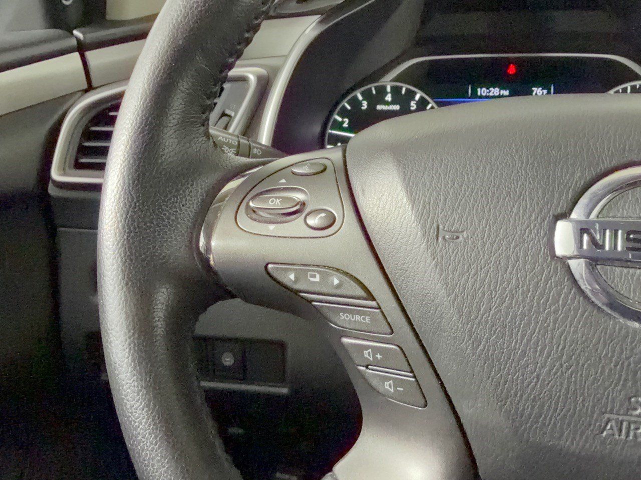 Used 2022 Nissan Murano SV w/ SV Midnight Edition Package FWD image 18
