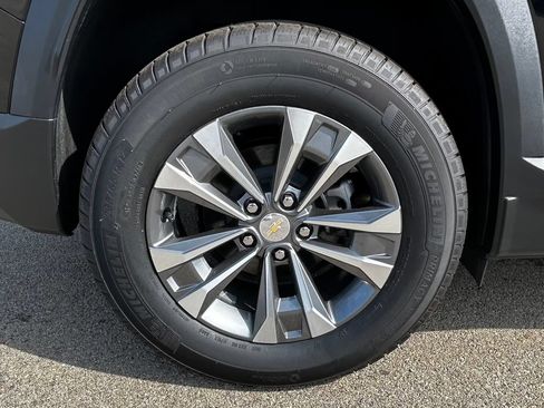 New 2026 Chevrolet Equinox LT w/ Convenience Package II AWD/4WD image 40