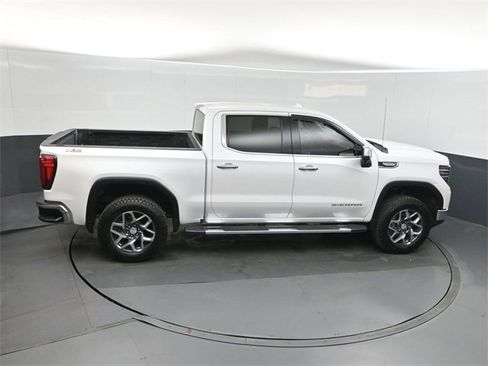 Used 2023 GMC Sierra 1500 SLT image 28