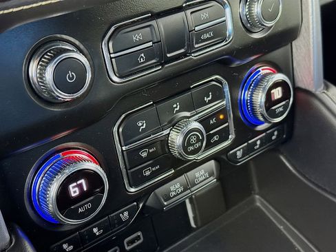 Used 2021 GMC Yukon SLT w/ SLT Premium Package image 16