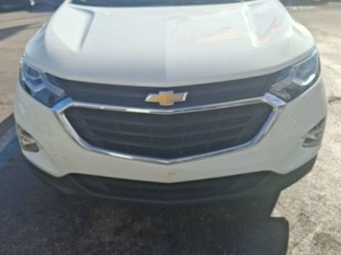 Used 2020 Chevrolet Equinox LS w/ LS Convenience Package image 2