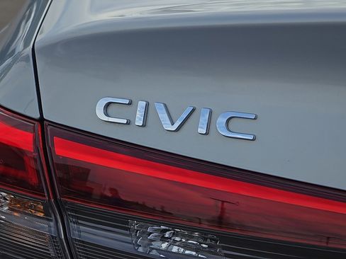 Used 2022 Honda Civic Touring image 8