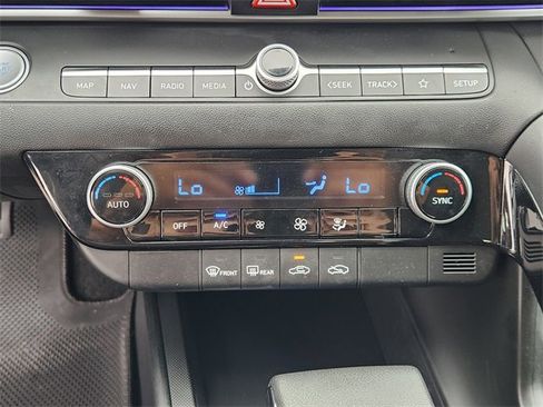 Used 2024 Hyundai Elantra Blue image 18