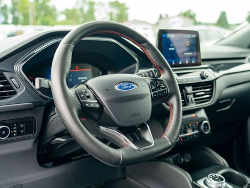 Used 2025 Ford Escape ST-Line Select AWD/4WD image 13