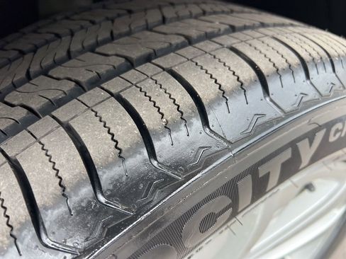 Used 2022 Volkswagen Atlas Cross Sport SE image 9