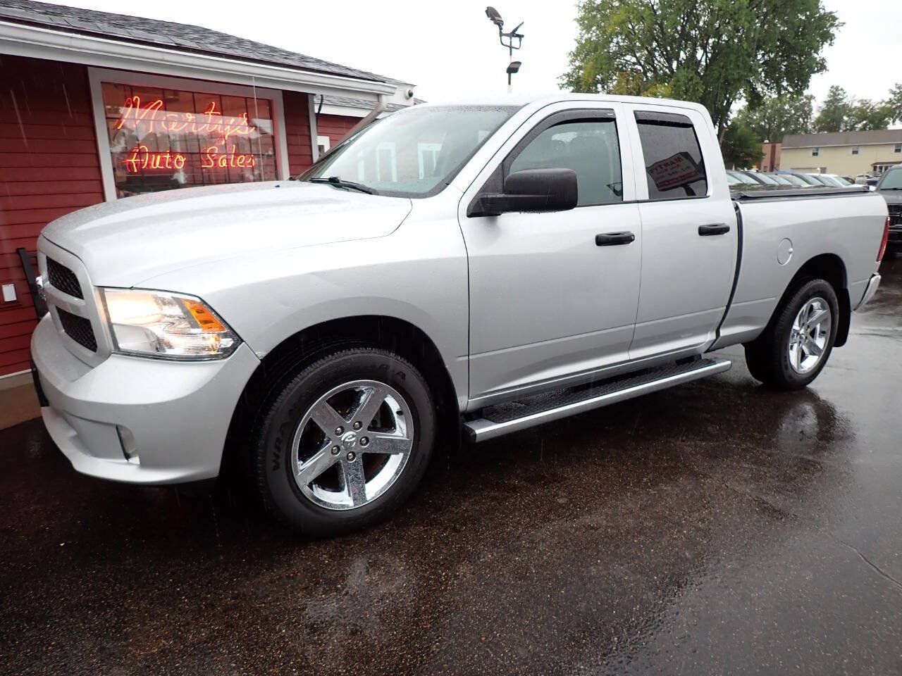 Used 2017 RAM 1500 Express AWD/4WD image 3