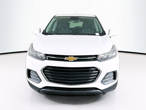 Used 2022 Chevrolet Trax LS w/ Tint and Cruise Package FWD image 2