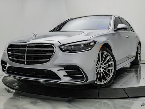 Used 2022 Mercedes-Benz S 580 4MATIC Sedan w/ AMG Line Package image 5