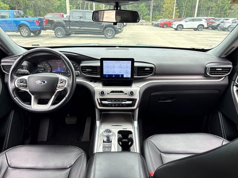 Used 2023 Ford Explorer XLT w/ Equipment Group 202A RWD image 7