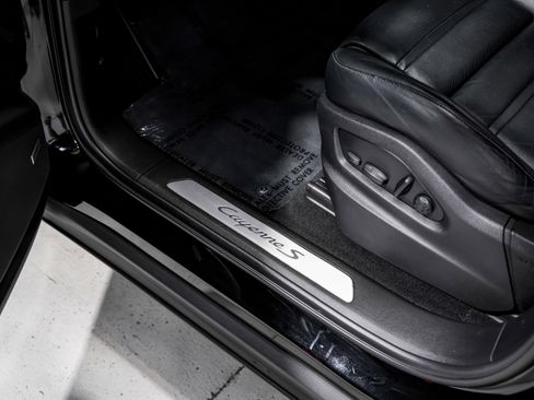 Used 2022 Porsche Cayenne S image 22