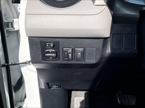 Used 2015 Toyota RAV4 LE FWD image 34