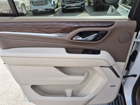 Used 2024 GMC Yukon XL Denali w/ Advanced Technology Package image 17