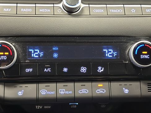 Used 2023 Hyundai Elantra SEL w/ Convenience Package FWD image 17