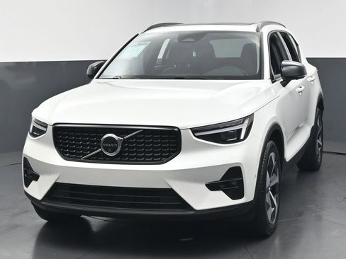 Used 2026 Volvo XC40 B5 Plus AWD/4WD image 7