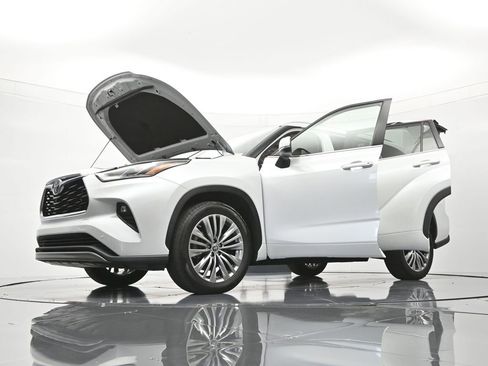 Used 2022 Toyota Highlander Platinum FWD image 51