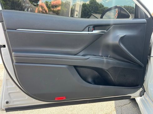 Used 2021 Toyota Camry SE FWD image 9
