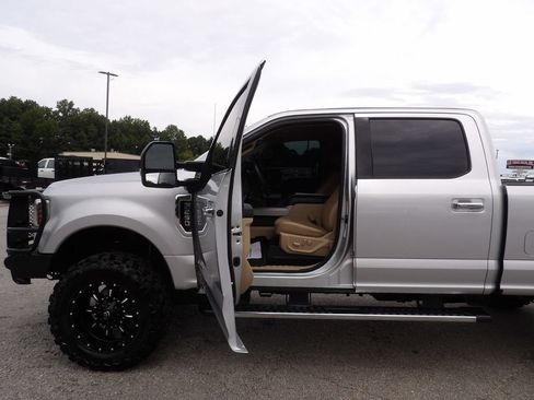 Used 2019 Ford F250 Lariat w/ Lariat Ultimate Package AWD/4WD image 13