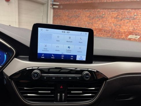 Used 2022 Ford Escape SEL w/ Technology Package image 18