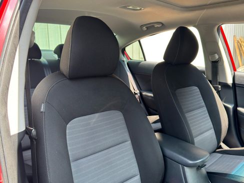 Used 2018 Kia Forte S w/ S Technology Plus Package FWD image 33