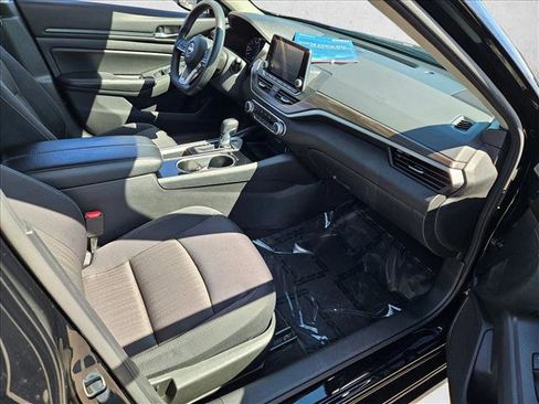 Used 2024 Nissan Altima 2.5 SV image 19
