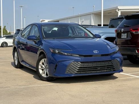 Used 2025 Toyota Camry LE FWD image 2