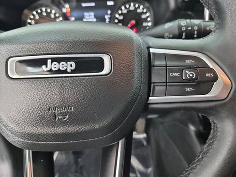Used 2023 Jeep Compass Latitude AWD/4WD image 30