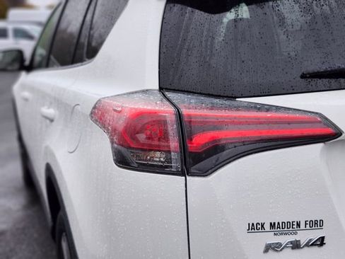 Used 2017 Toyota RAV4 XLE w/ Carpet Mat Package image 9
