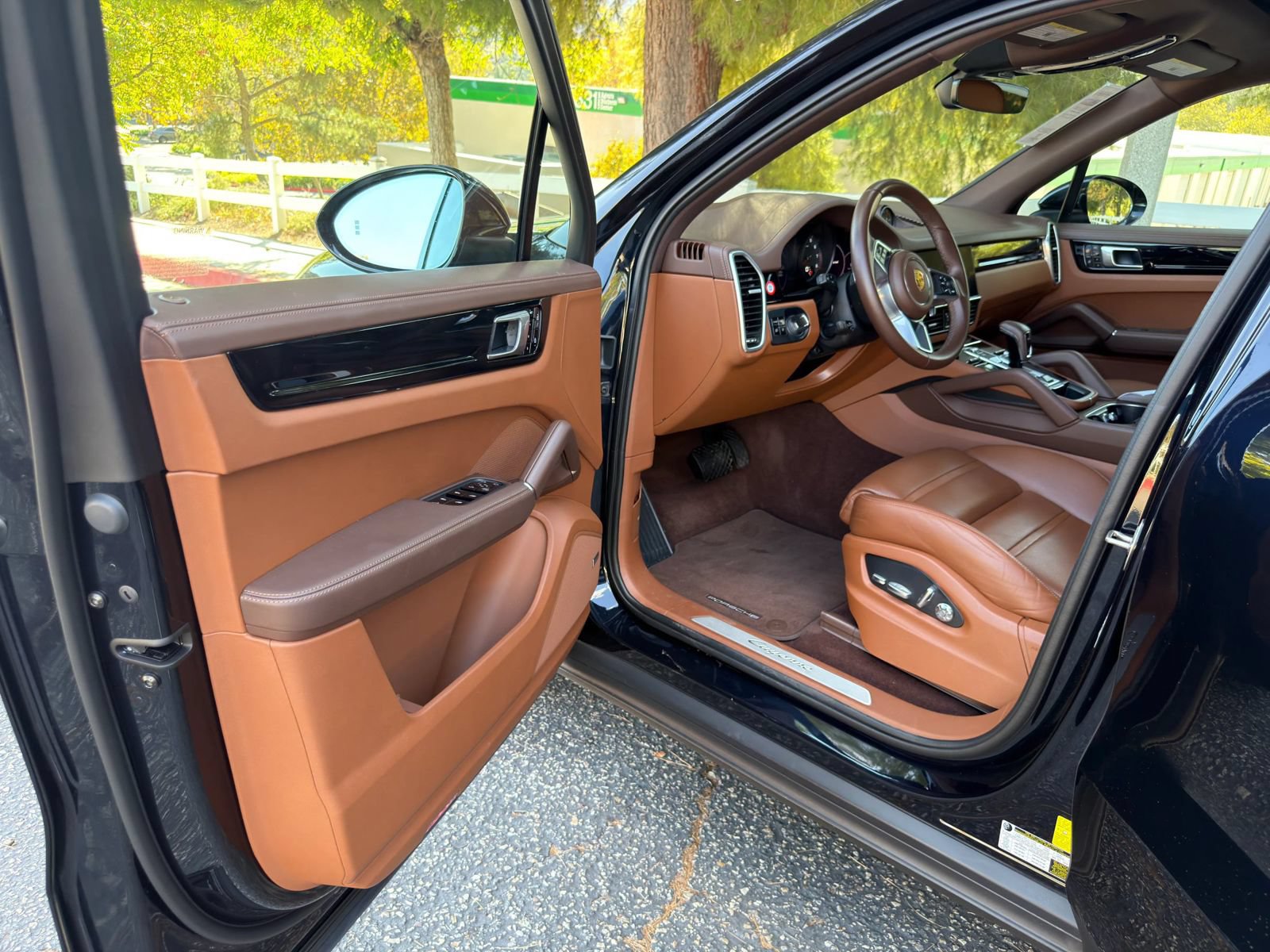 Used 2021 Porsche Cayenne AWD/4WD image 12