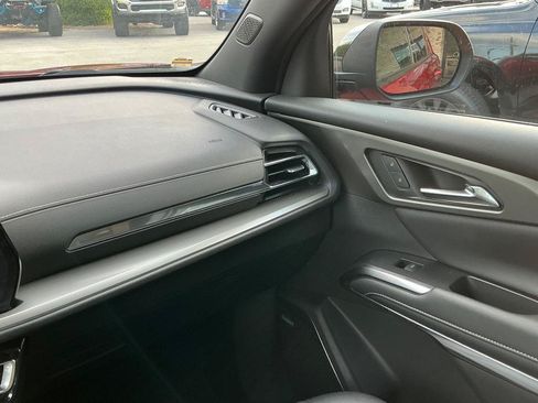Used 2025 Chevrolet Traverse LT w/ Enhanced Driving Package FWD image 19