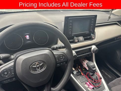 Used 2020 Toyota RAV4 XLE w/ Convenience Package FWD image 5