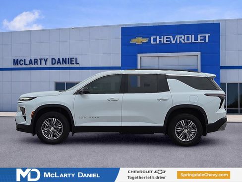 Used 2026 Chevrolet Traverse LT w/ Driver Confidence Package AWD/4WD image 3
