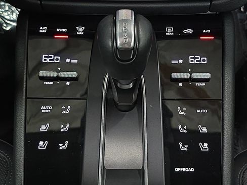 Certified 2023 Porsche Macan AWD/4WD image 19