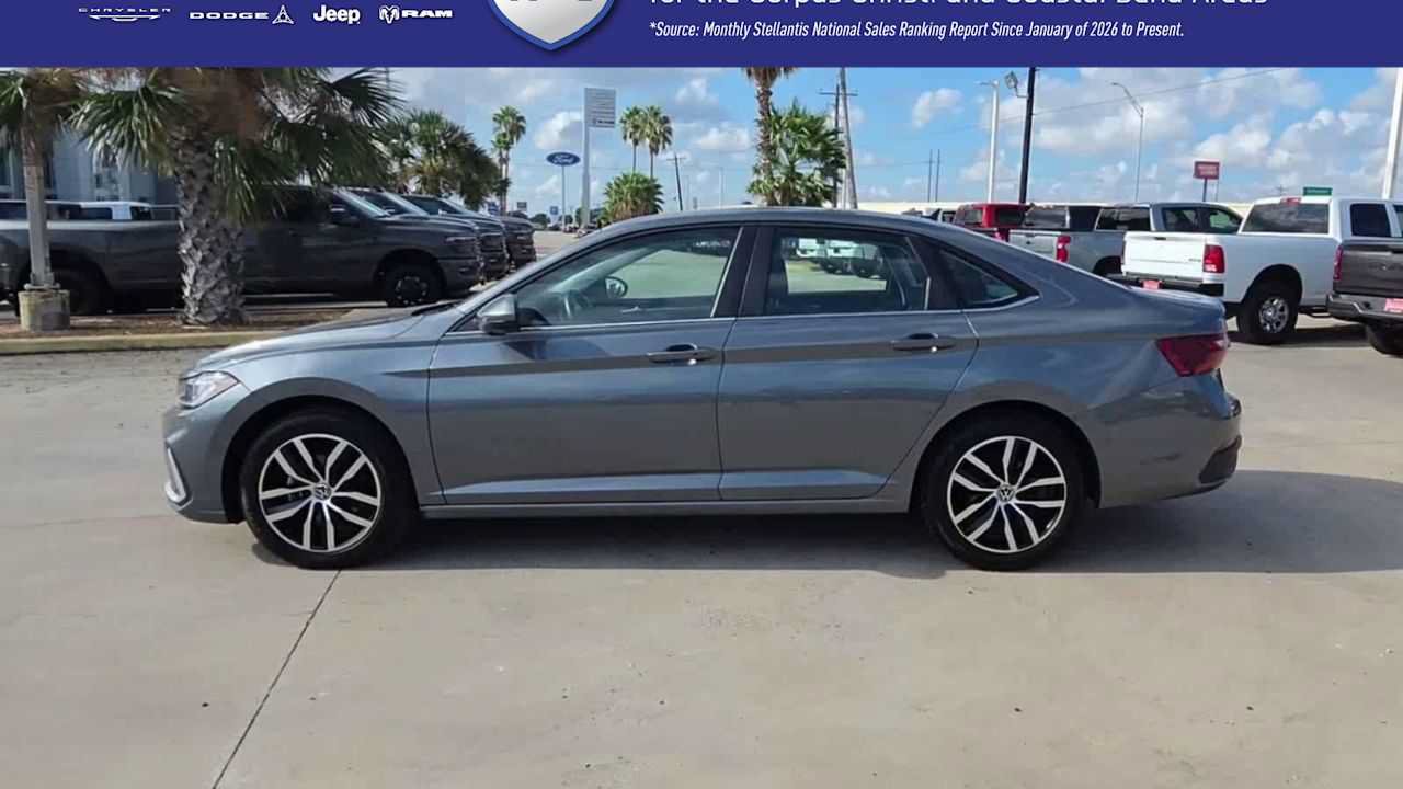 Used 2025 Volkswagen Jetta SE FWD image 5