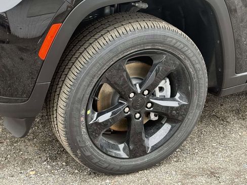 New 2025 Jeep Grand Cherokee L Altitude image 7