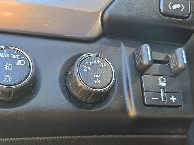 Used 2019 Chevrolet Suburban Premier AWD/4WD image 18