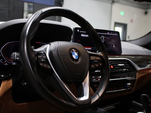 Used 2021 BMW 530i w/ Premium Package RWD image 20