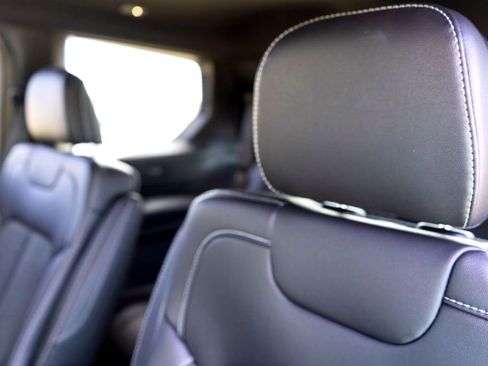 New 2025 Jeep Grand Cherokee L Altitude image 24