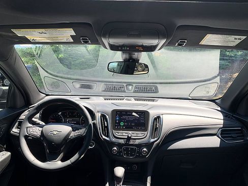 Used 2023 Chevrolet Equinox RS w/ RS Leather Package FWD image 17