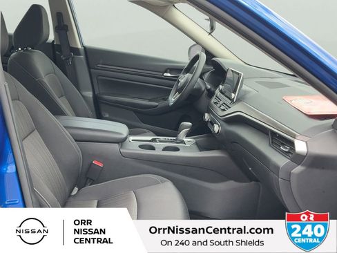 Used 2025 Nissan Altima 2.5 SV FWD image 11
