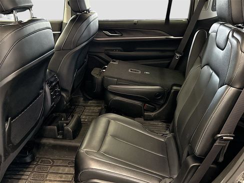 Used 2024 Jeep Grand Cherokee L Limited w/ Luxury Tech Group II image 5